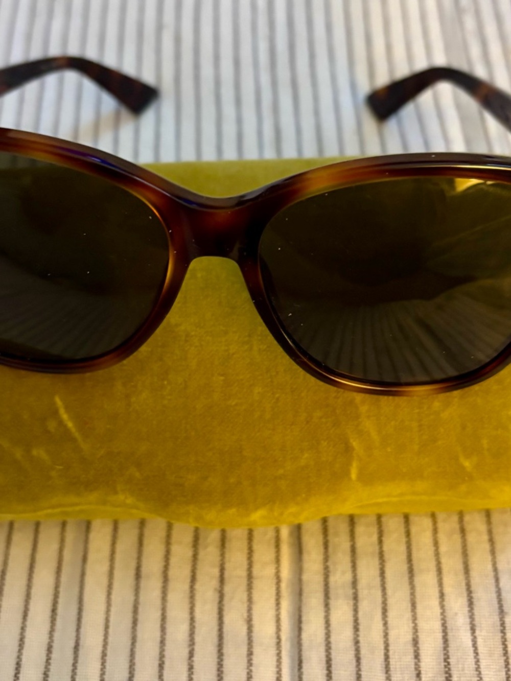Gucci Tortoiseshell Frame Sunglasses with Brown Lenses - Picture 8 of 12